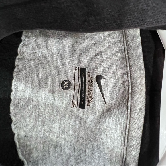 Nike cropped raw hem hoodie center swoosh size xl (fits like medium) - Picture 9 of 10